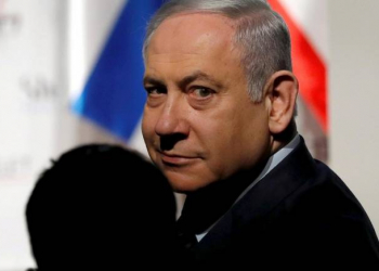 Binyamin Netanyahu məhkəmə qarşısına çıxır