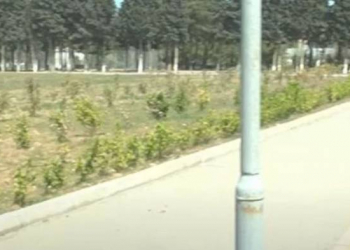 Sumqayıtda stadionun ortasından yol çəkildi - Video
