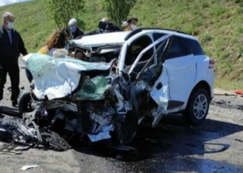 Türkiyədə iki avtomobil toqquşub, 9 nəfər ölüb