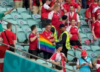 Bakıda LGBT bayrağı dalğalandırıldı - Foto