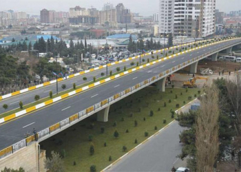 Bakıda dəhşət: 31 yaşlı kişi körpüyə çıxıb özünü doğradı