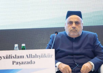 Allahşükür Paşazadə Ümrə ziyarətinə gedir