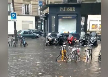 Fransada küçələr su altında qaldı, metro bağlandı - Video