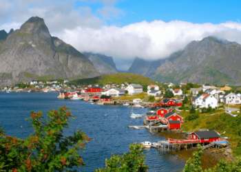 Norveç rusiyalı turistlərin ölkəyə girişinə qadağa qoya bilər