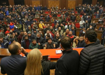 Ermənistan hakimiyyəti müxalif deputatları mandatdan məhrum edəcək