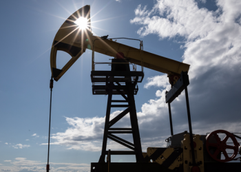 Vaşinqton: Rusiya nefti sata bilmədiyi üçün hasilatını azaldır