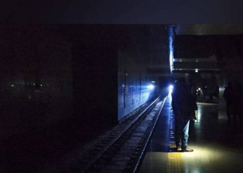 Metroda işıqlar sönüb, metropoliten aydınlıq gətirib