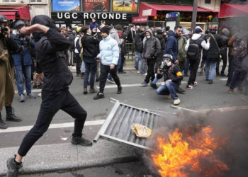Fransada etiraz aksiyalarında 154 polis xəsarət alıb