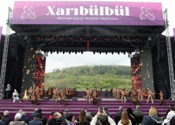 Cıdır düzündə “Xarıbülbül” festivalının açılış konserti olub
