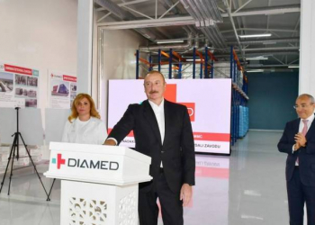 İlham Əliyev Bakıda “Diamed” dərman istehsalı zavodunun açılışında iştirak edib