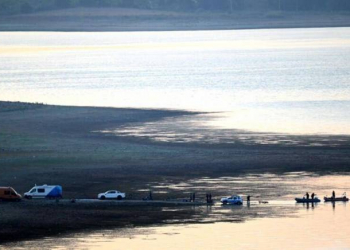 Türkiyədə helikopter su anbarına düşdü