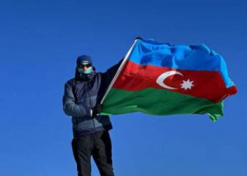 Alpinistlərimiz Ağrı dağın zirvəsində Azərbaycan bayrağını dalğalandırdılar - Foto
