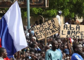 Fransa qoşunlarını Nigerdən çıxarır və səfirini geri çağırır