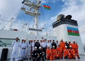 “Aframax” tipli “Zəngəzur” tankerində Azərbaycan bayrağı qaldırılıb