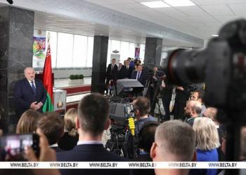 Lukaşenko yenə prezident seçkilərinə qatılacaq