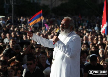 Ermənistanda məmurlara qarşı “cadugər ovu” başlayıb