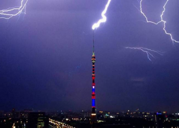 Rusiyanın Ostankino teleqülləsini ildırım vurub - Video