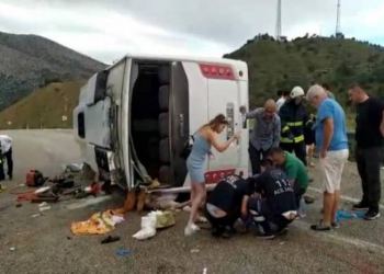 Antalyada rusiyalı turistləri daşıyan avtobus qəzaya uğrayıb, 20 nəfər yaralanıb - Yenilənib