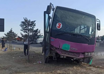 Sumqayıtda marşrut avtobusu TIR-la toqquşub, 12 nəfər xəsarət alıb - Yenilənib