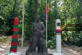 İrəvanın Qələbə parkında Rusiyanın bayrağını və gerbini cırıblar