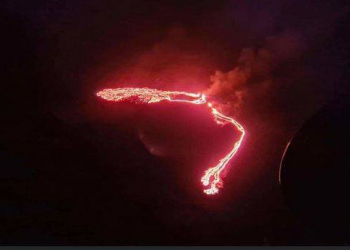 İslandiyada güclü vulkan püskürməsi - Foto