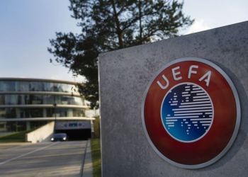 UEFA “Fənərbağça” azarkeşlərinin davranışı ilə bağlı araşdırmaya başlayıb
