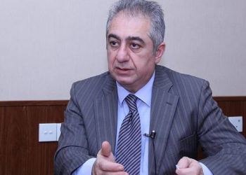 Qubad İbadoğlu: “Azərbaycan hökuməti hazırkı iqtisadi kursundan geri çəkilməlidir”