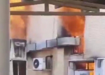 İranda qəzəbli gənclər dövlət binasını yandırdılar - Video