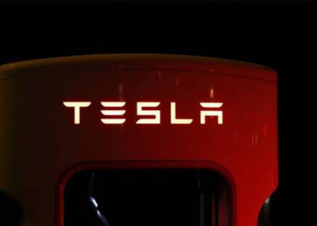 Tesla avtomobil qiymətlərini aşağı saldı