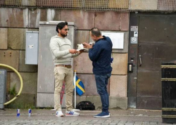 Stokholmda parlamentin yaxınlığında “Quran” yandırılıb