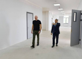 Prezident Şuşada 1 nömrəli tam orta məktəbin binasında tikinti işlərinin gedişi ilə tanış olub - Fotolar