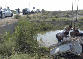 Kürdəmirdə avtomobil su kanalına aşıb, iki nəfər boğularaq ölüb