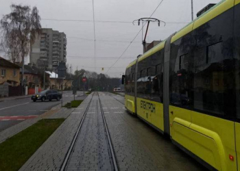 Kiyevdə tramvay relsdən çıxıb: Xəsarət alanlar var