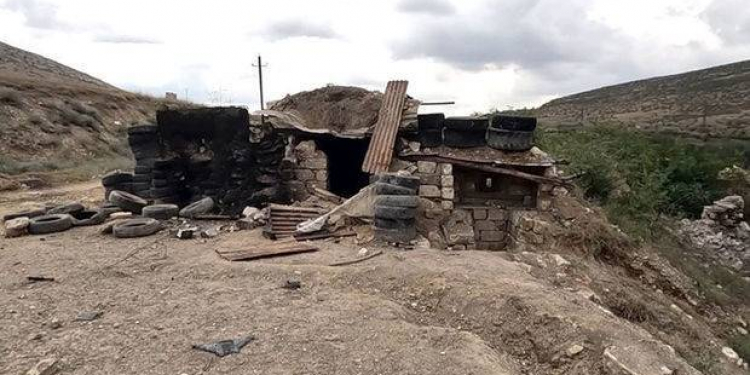 Tərtər rayonu Canyataq yaşayış məntəqəsinin yaxınlığında tərk edilmiş döyüş mövqeyi - Video
