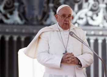 Papa Fransisk mühafizəkar kardinal Berkanı cəzalandırıb