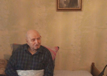 97 yaşlı yazıçı: “Məktubu üzümə çırpdı, ardınca bir şillə vurdu mənə” 