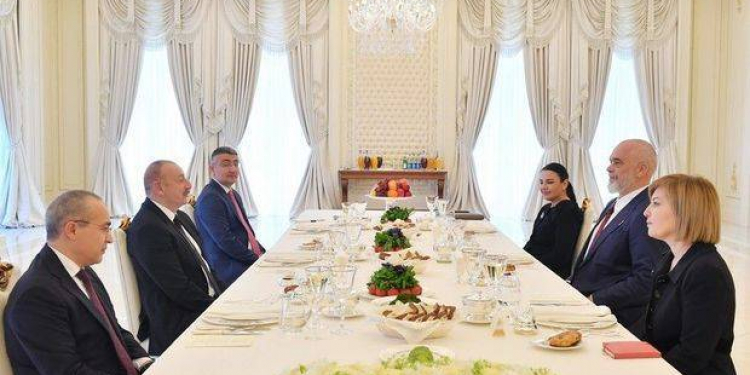 Prezident İlham Əliyevin Albaniyanın Baş naziri ilə geniş tərkibdə görüşü olub - Foto
 
 